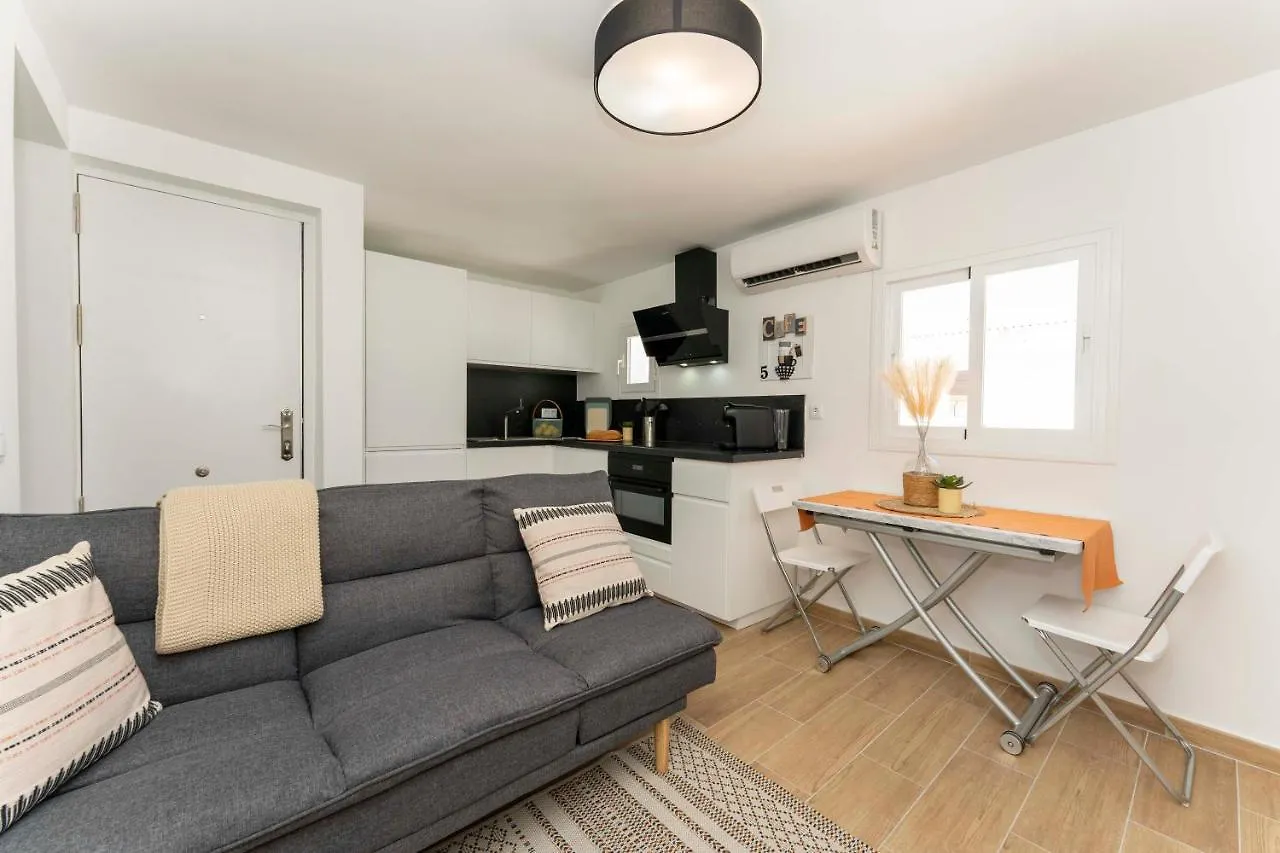 Apartamento 2 Dormitorios Cerca De La Playa En Casco Historico Estepona Spain